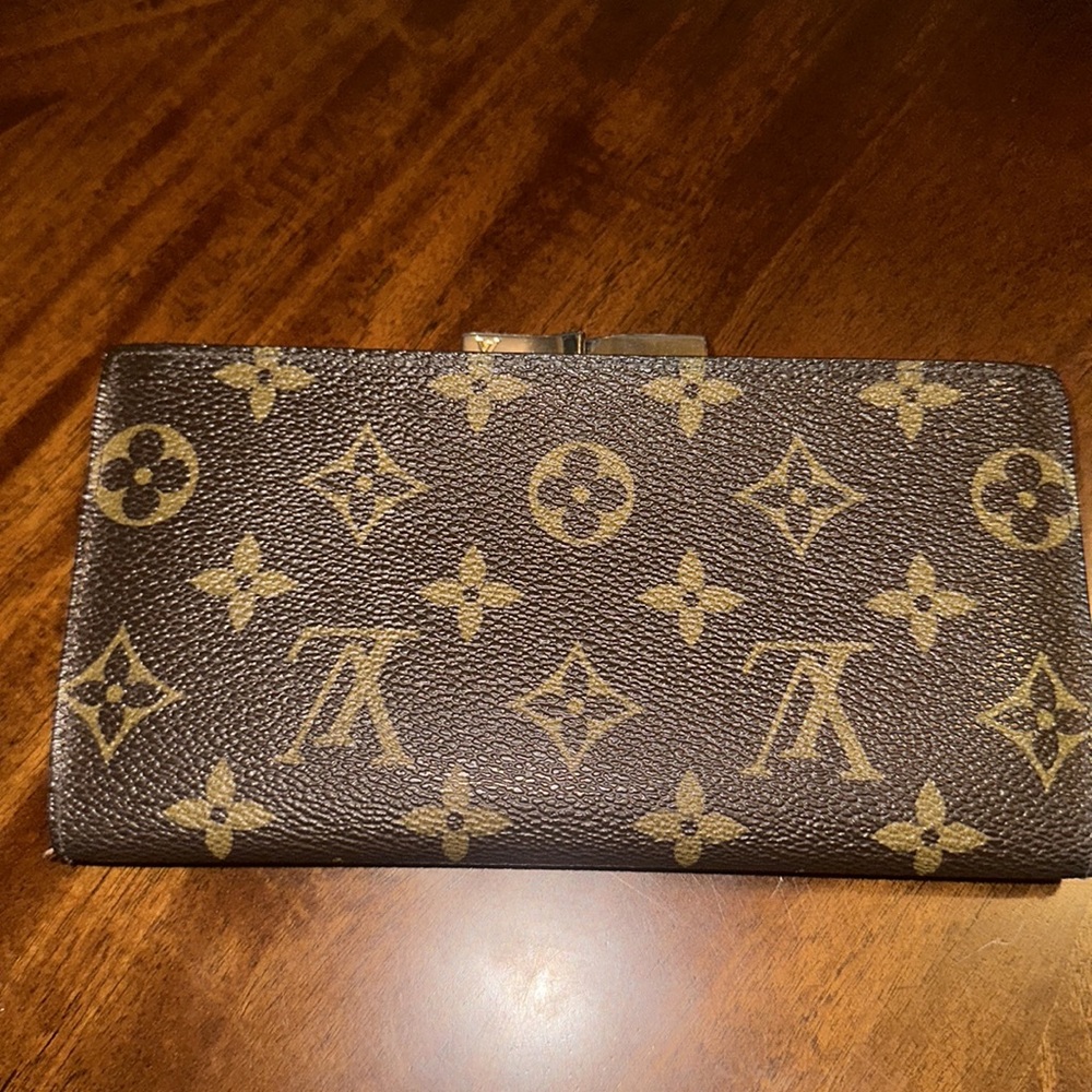 Preowned Authentic LV wallet - Picture 4 of 17